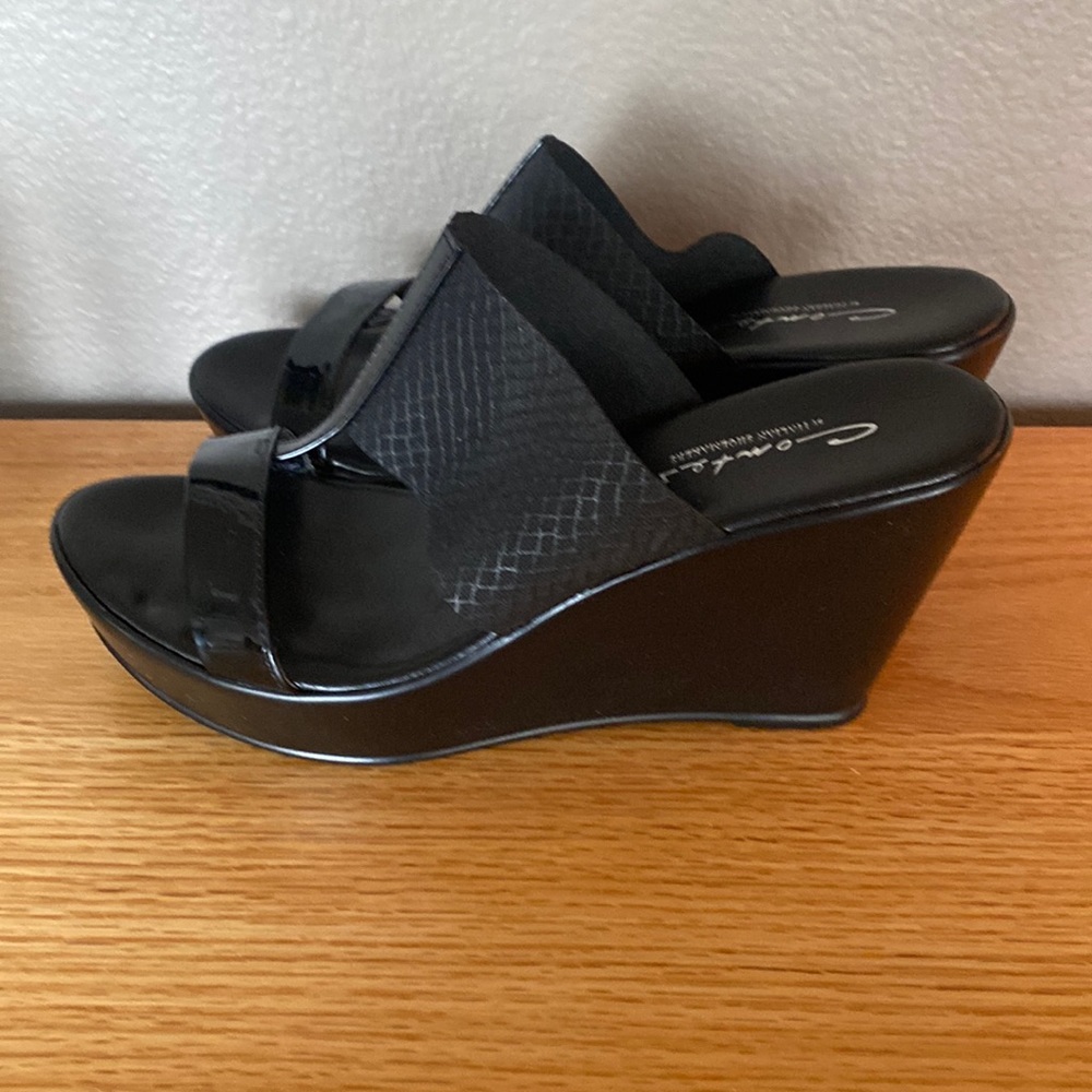 Black wedge heels
